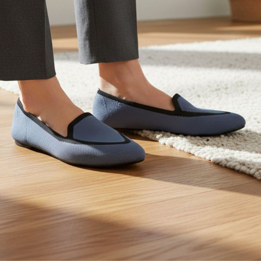 Birdies Women's Dark Blue and Black Washable Wear Everywhere Flat Size 6